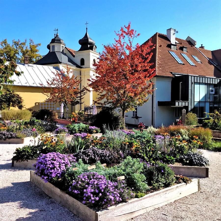 Apartmany Monastery Suites Zirec Dvůr Králové nad Labem Exteriér fotografie