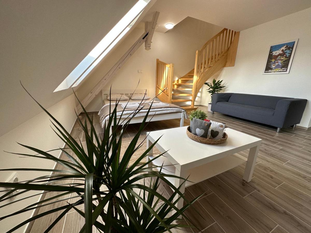 Apartmany Monastery Suites Zirec Dvůr Králové nad Labem Exteriér fotografie